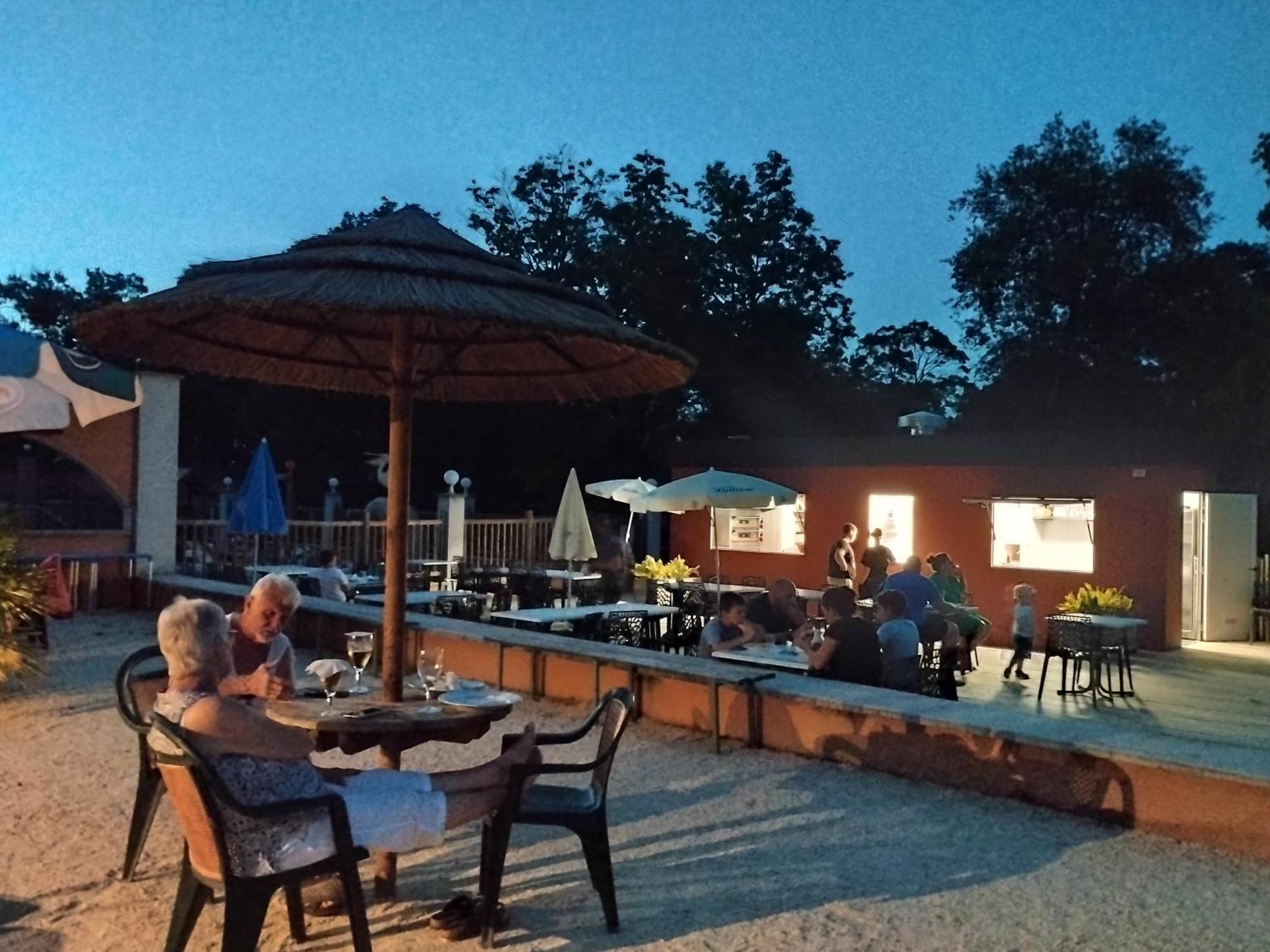 Camping Domaine De Senaud Albon Eksteriør bilde